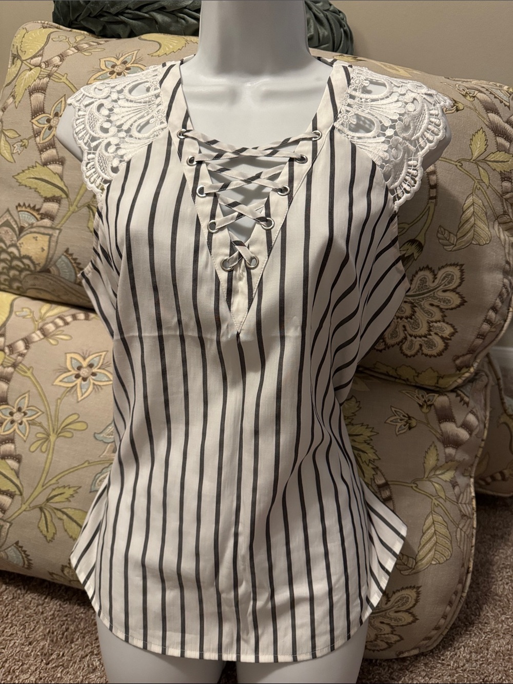 Lace-Shoulder Striped Lace-Up Women’s Top - White/Black